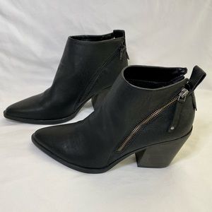 Universal Threads Booties